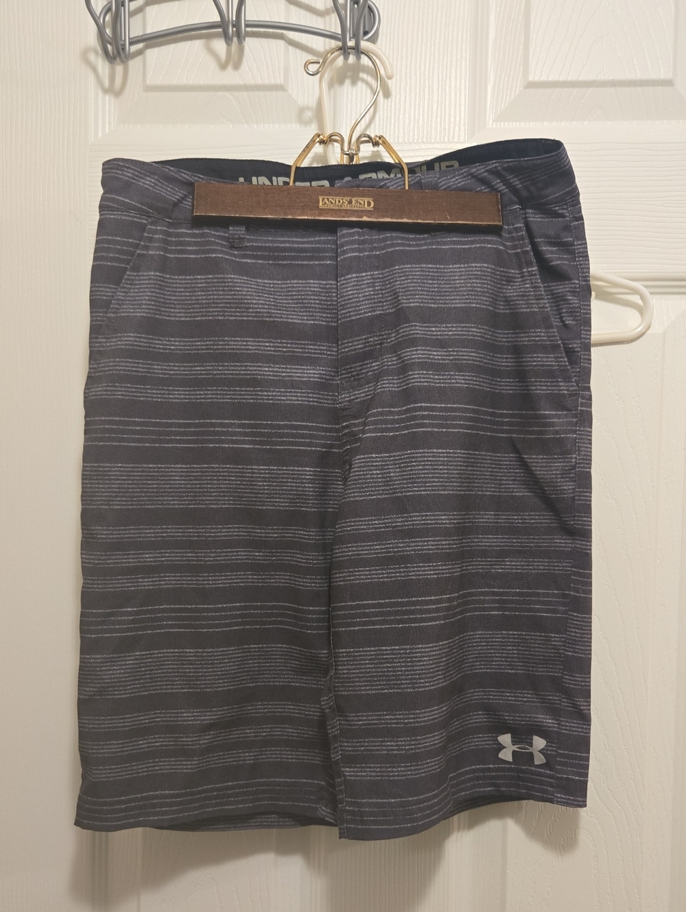 Under Armour Men’s Dark Gray Striped Performance Jogger Shorts